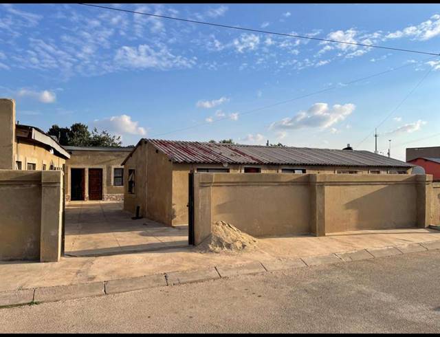 7 BEDROOM HOUSE FOR SALE IN ZOLA